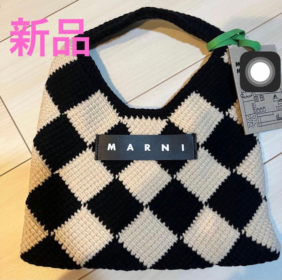 ♡新品未使用品♡ マルニ　ニットバック　M A RＮＩ　黒✖️ベージュ　ダイヤ柄