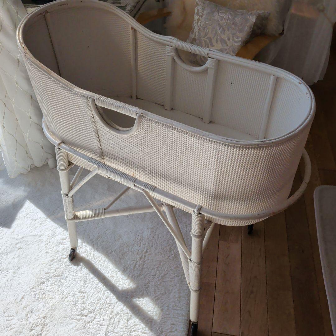 アンティーク　ベビーバスケット ホワイト　シャビーシック