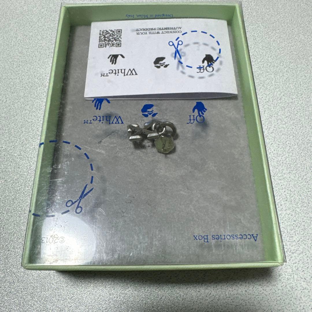 Off White ピアス(片耳用)