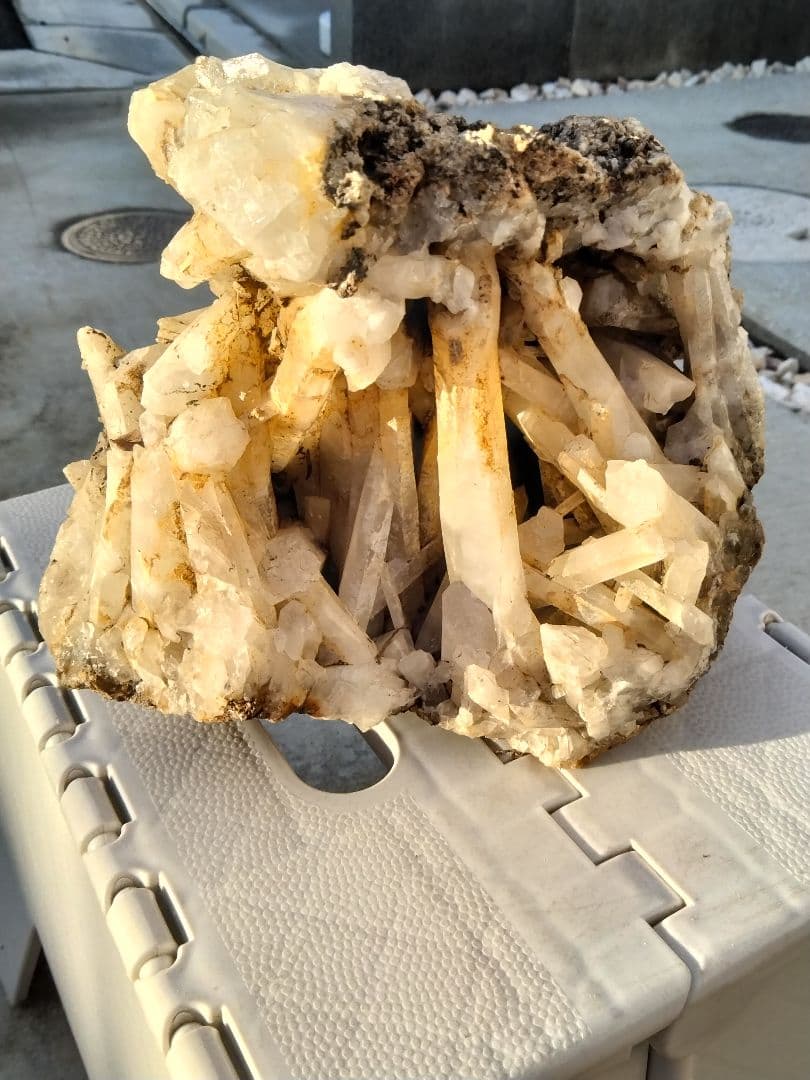 長野県　天然水晶　栗生水晶山産　骸晶水晶　水晶　原石　2.8キロ　大サイ