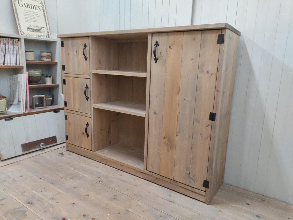 現品限りの超特価！●４扉キャビネット