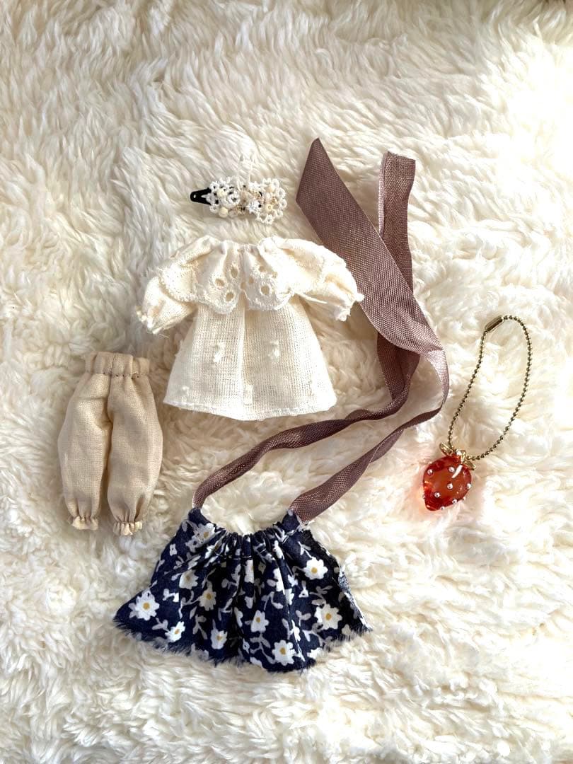 プチブライス アウトフィットNo.1 赤イチゴ