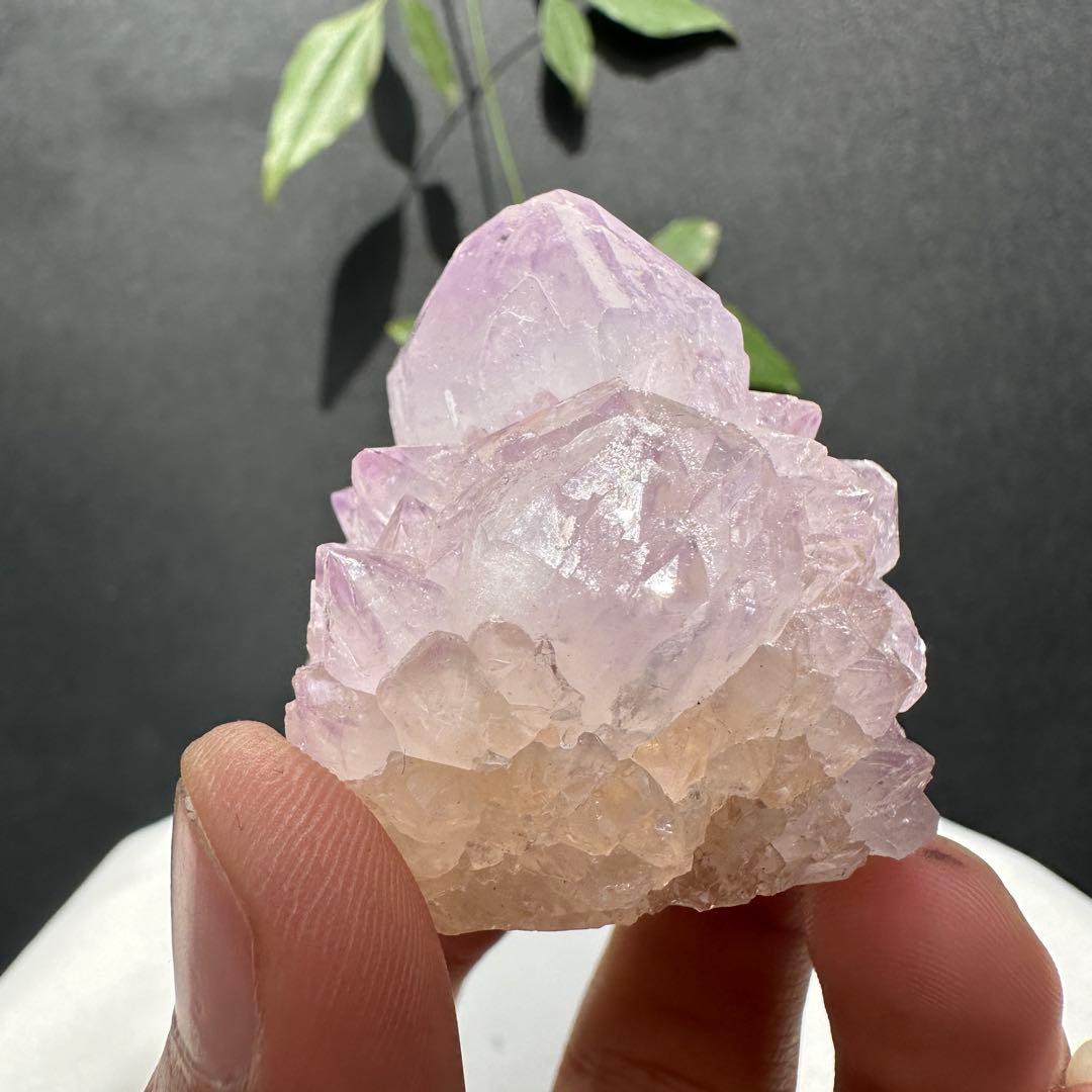 天然石アメジストの原石　置物　鉱物D.438