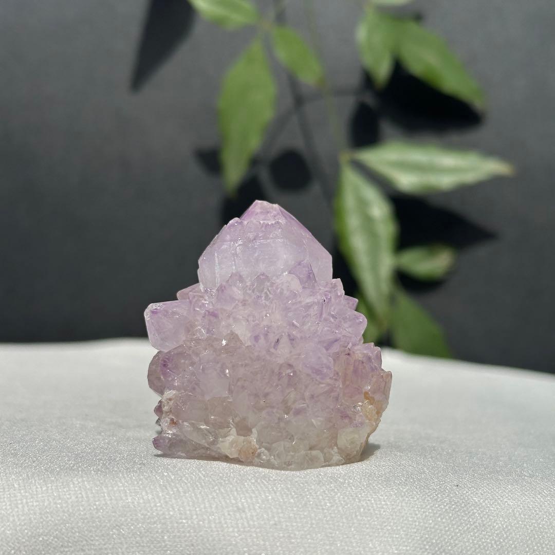 天然石アメジストの原石　置物　鉱物D.438