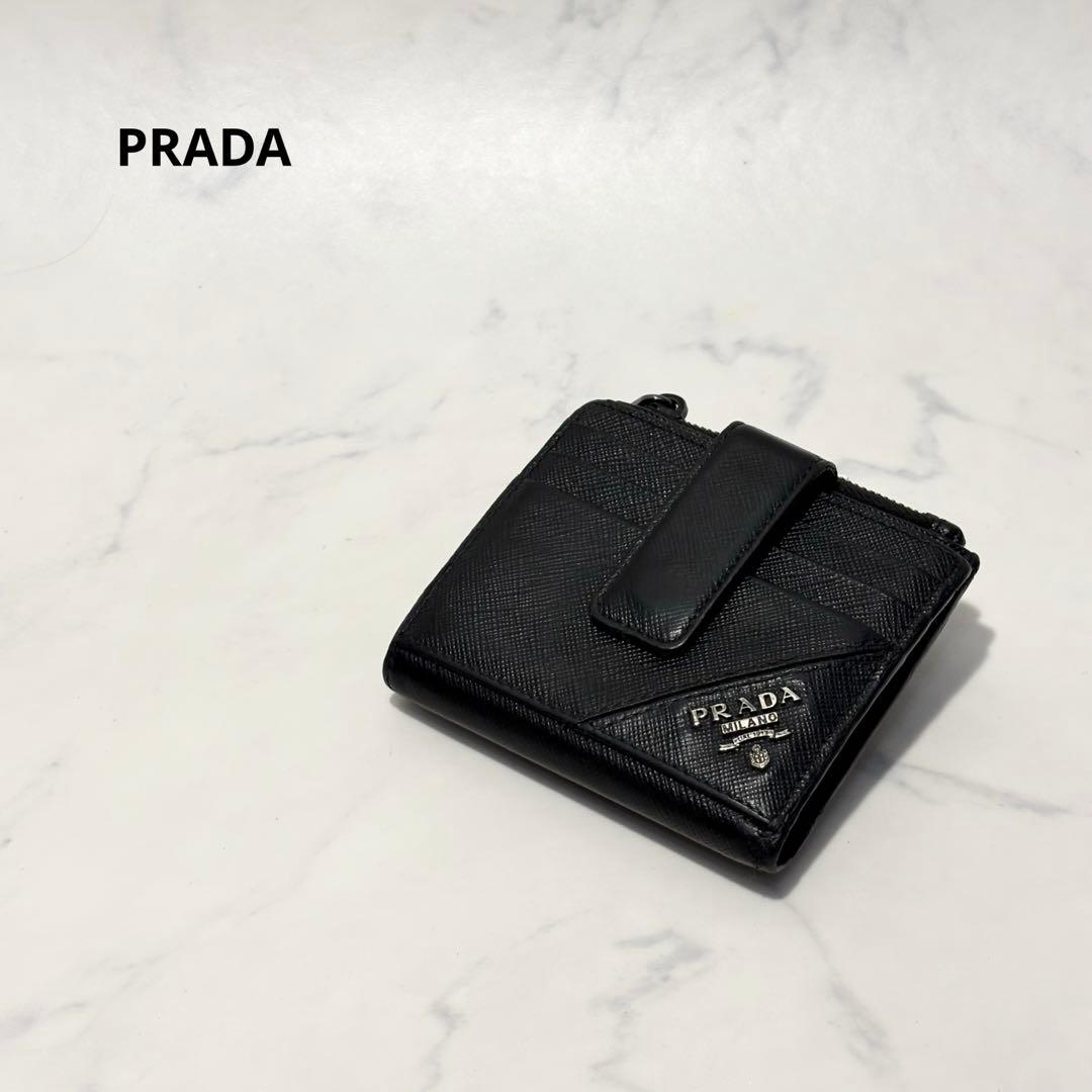 【美品】PRADA プラダ　財布　二つ折り　コンパクトウォレット　ロゴ金具　黒