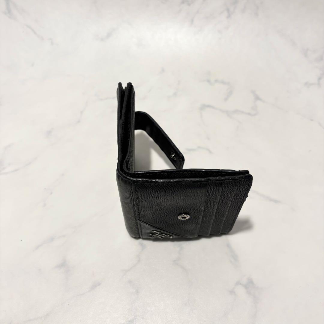【美品】PRADA プラダ　財布　二つ折り　コンパクトウォレット　ロゴ金具　黒