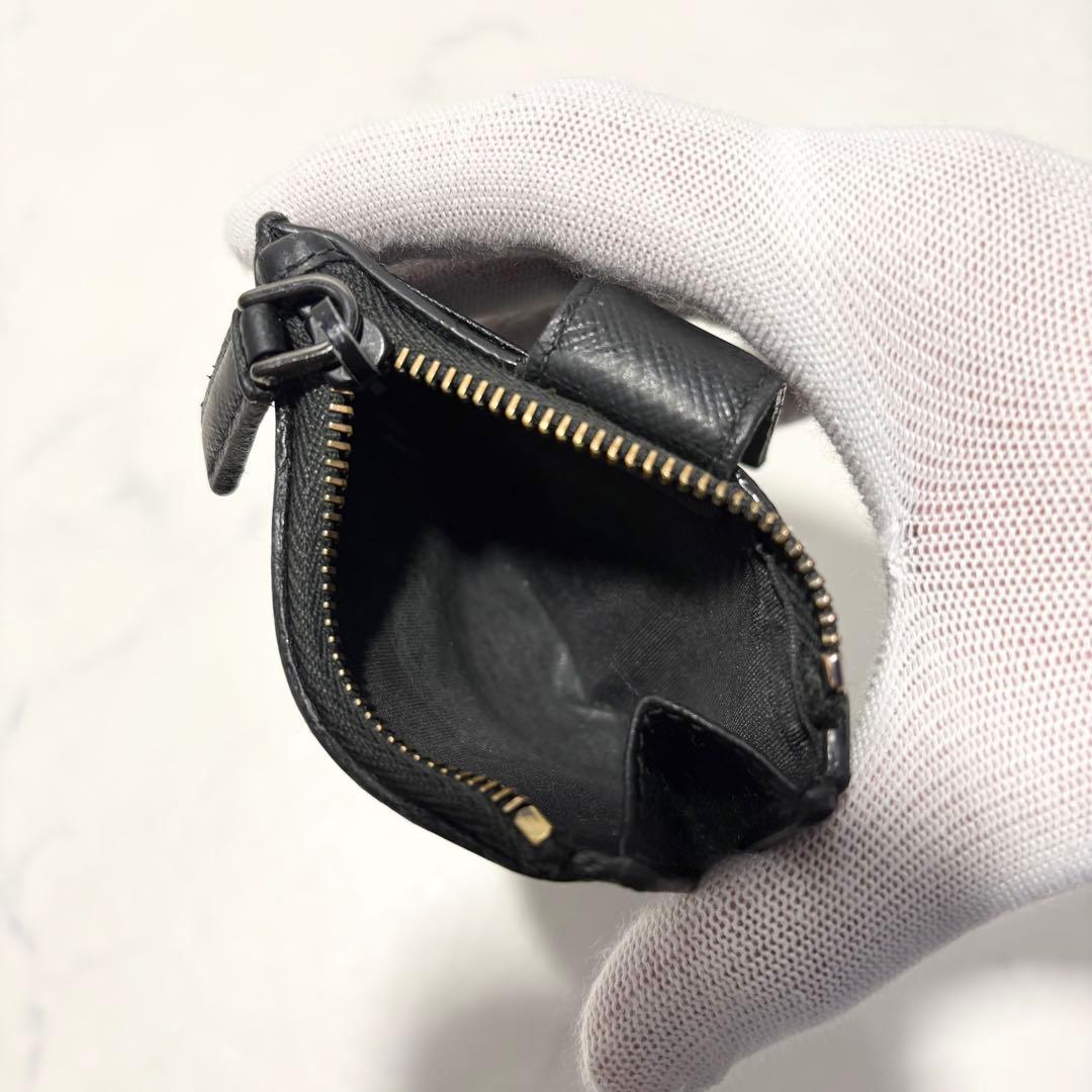 【美品】PRADA プラダ　財布　二つ折り　コンパクトウォレット　ロゴ金具　黒