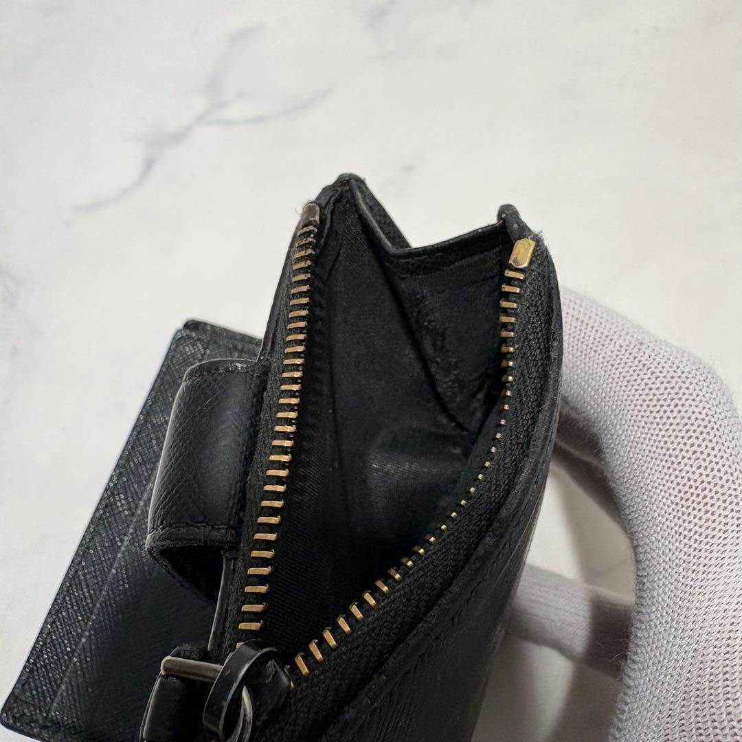 【美品】PRADA プラダ　財布　二つ折り　コンパクトウォレット　ロゴ金具　黒