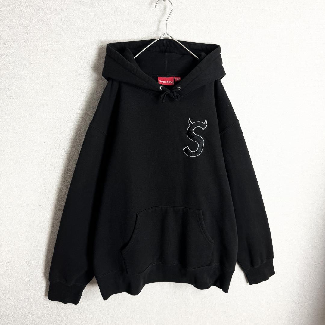 【正規品☆最高デザイン☆肉厚☆即完売モデル】シュプリーム ツノSロゴ刺繍パーカー