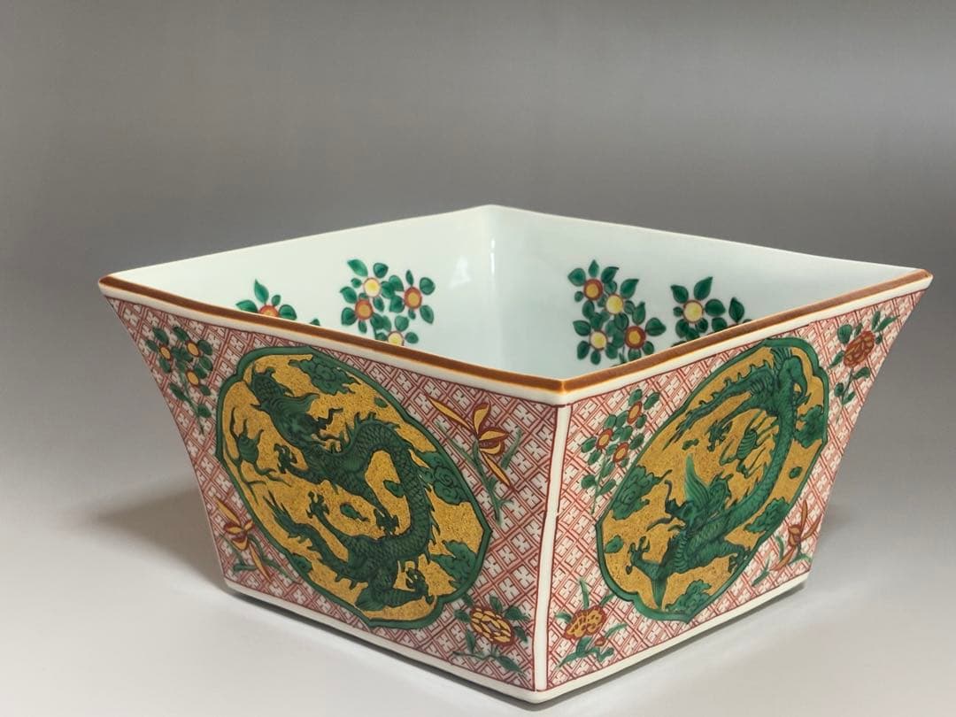 礬紅金彩龍花文方鉢　三浦竹泉　共箱