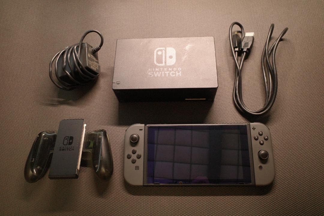 ニンテンドー スイッチ 本体 旧型 2018年 ケース付 Switch