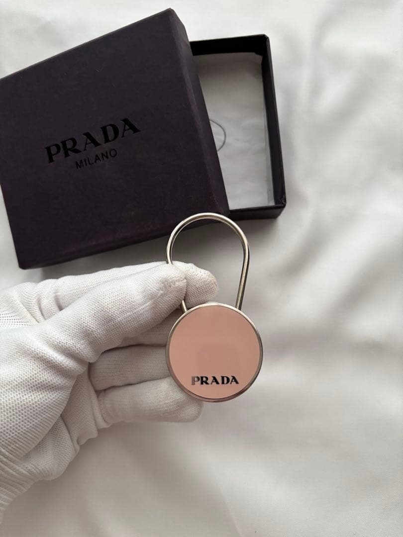 （momo 様お取引確定）PRADA ラウンド型キーリング ピンク