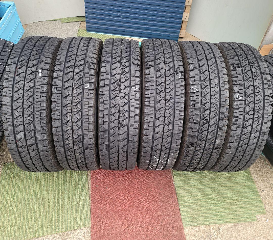 205/70R17.5 115/113L BLIZZAK W979バリ山