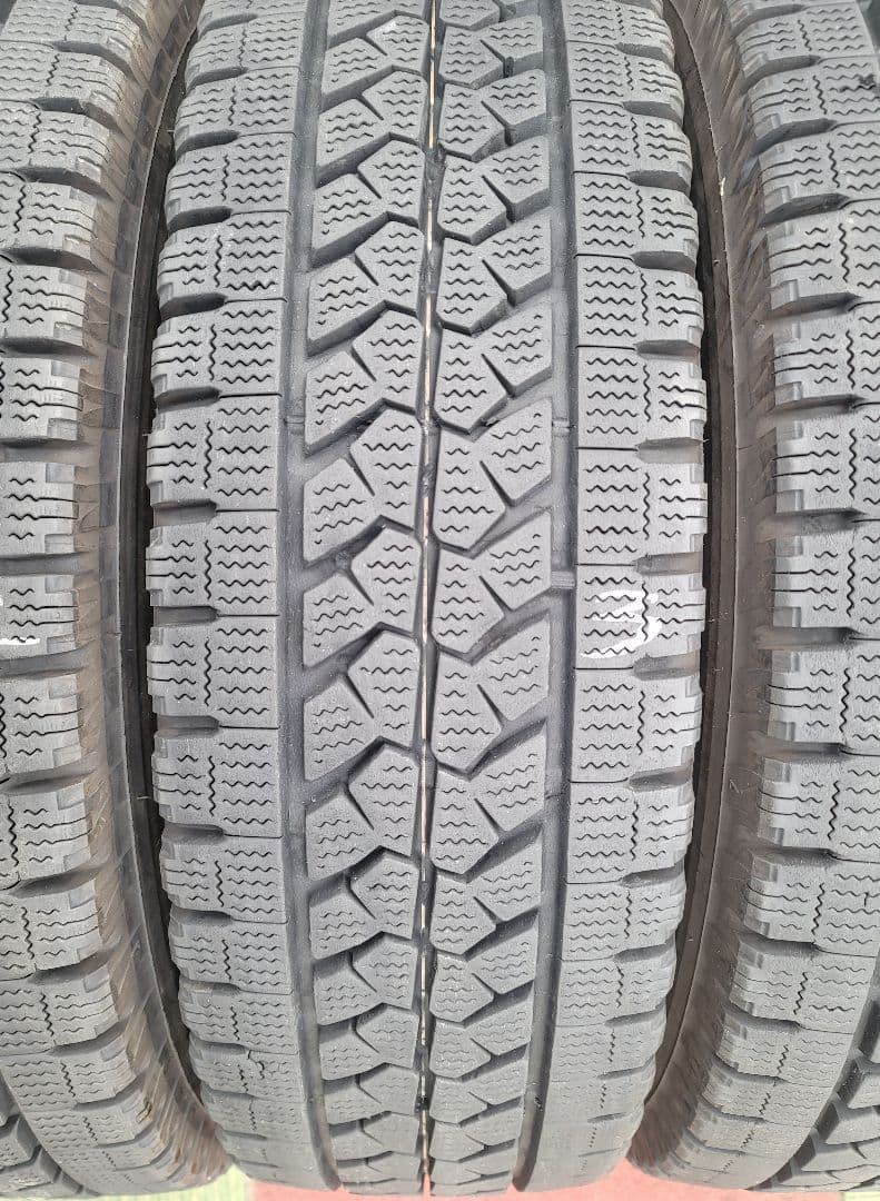 205/70R17.5 115/113L BLIZZAK W979バリ山