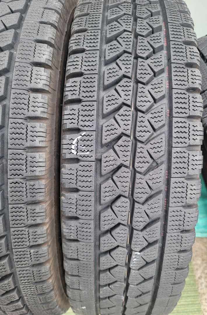 205/70R17.5 115/113L BLIZZAK W979バリ山