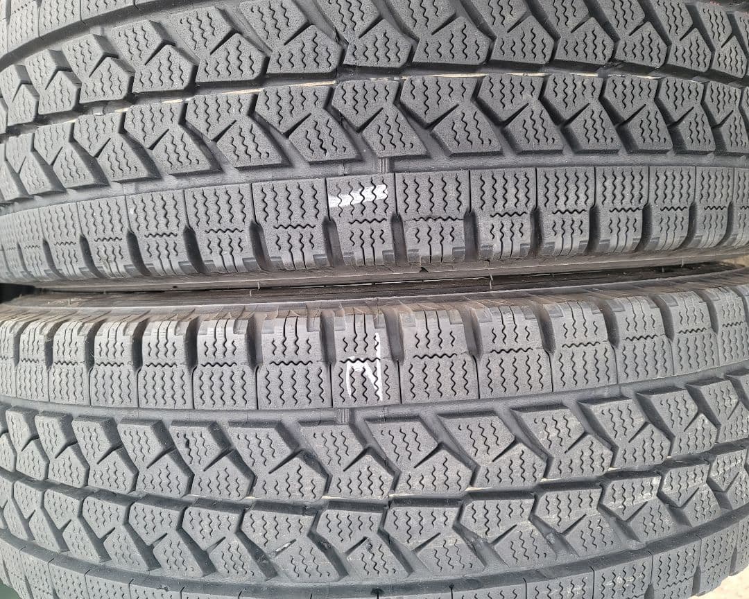 205/70R17.5 115/113L BLIZZAK W979バリ山