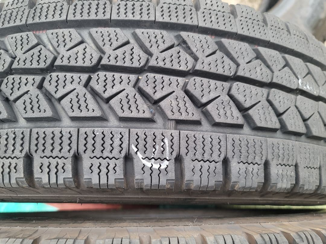 205/70R17.5 115/113L BLIZZAK W979バリ山