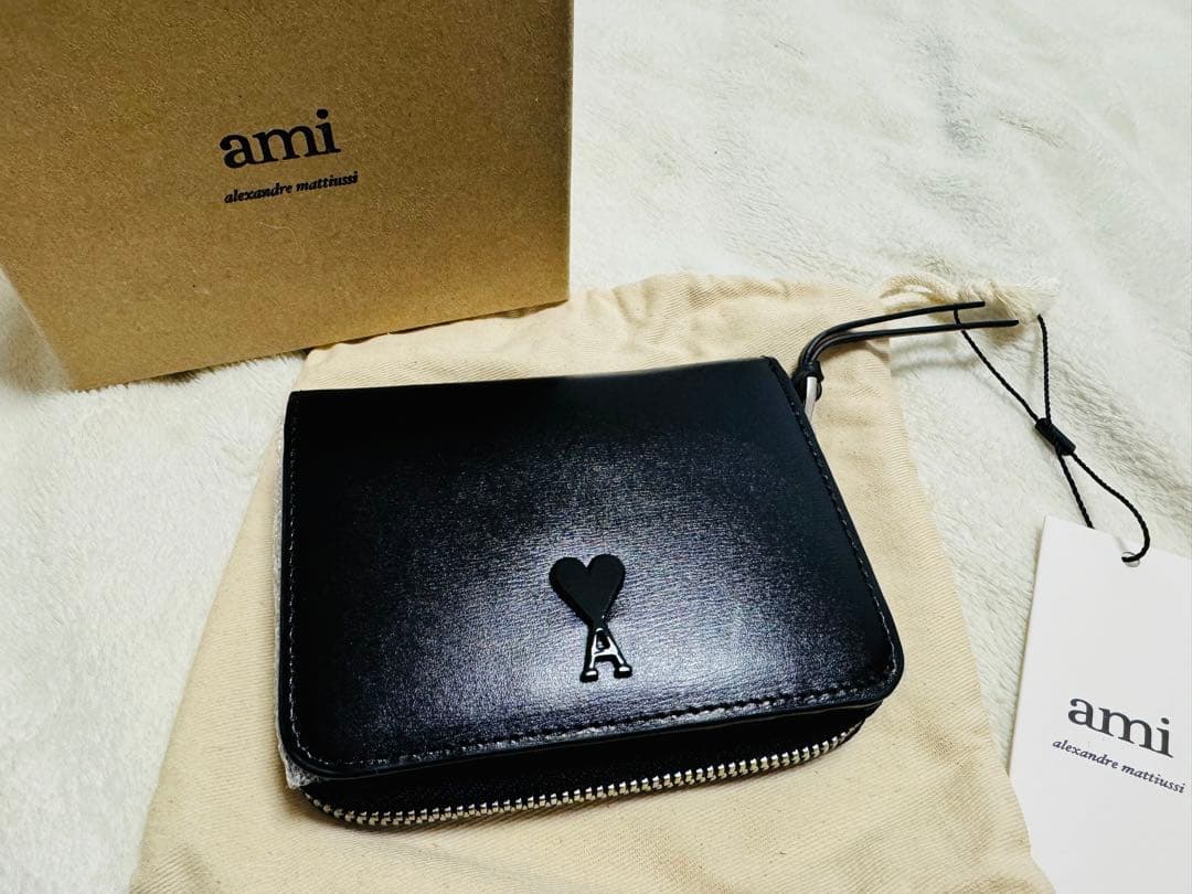 未使用　アミパリス　二つ折り財布　コンパクト　ハートロゴ
