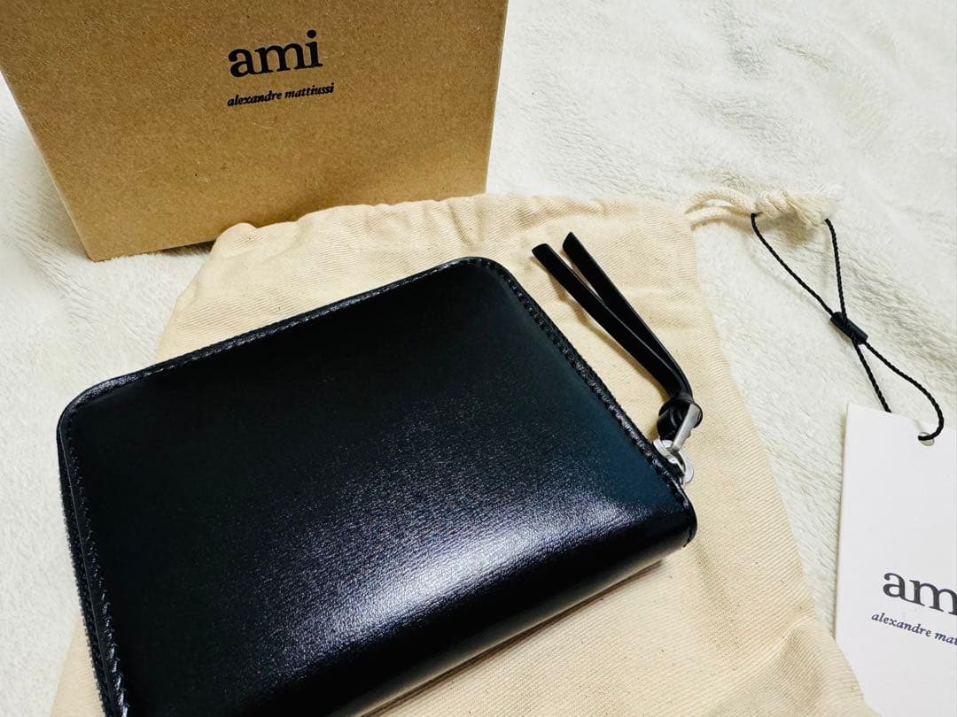 未使用　アミパリス　二つ折り財布　コンパクト　ハートロゴ