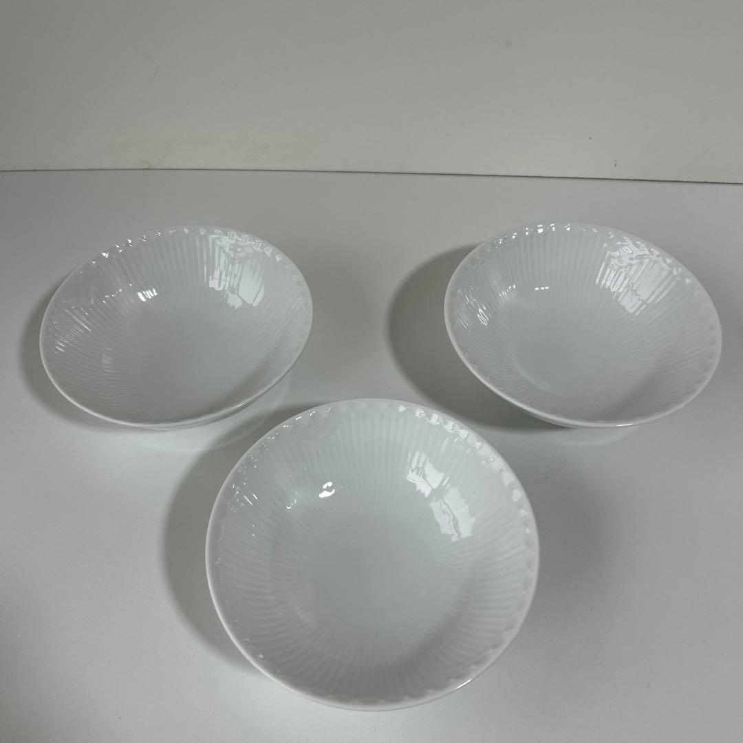 ロイヤルコペンハーゲン　ホワイトフルーテッド　ハーフレースボウル 574