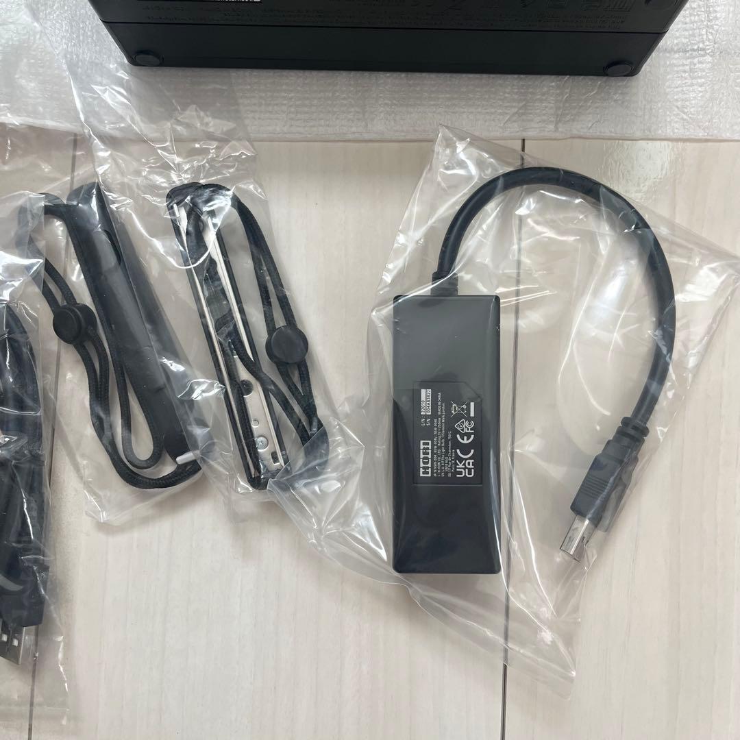 Nintendo Switch 本体　プロコン２個　イヤホン　ソフト&ケース