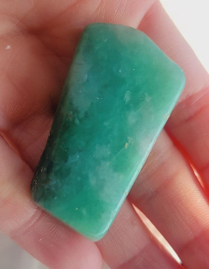 糸魚川ろうかん翡翠原石　A01