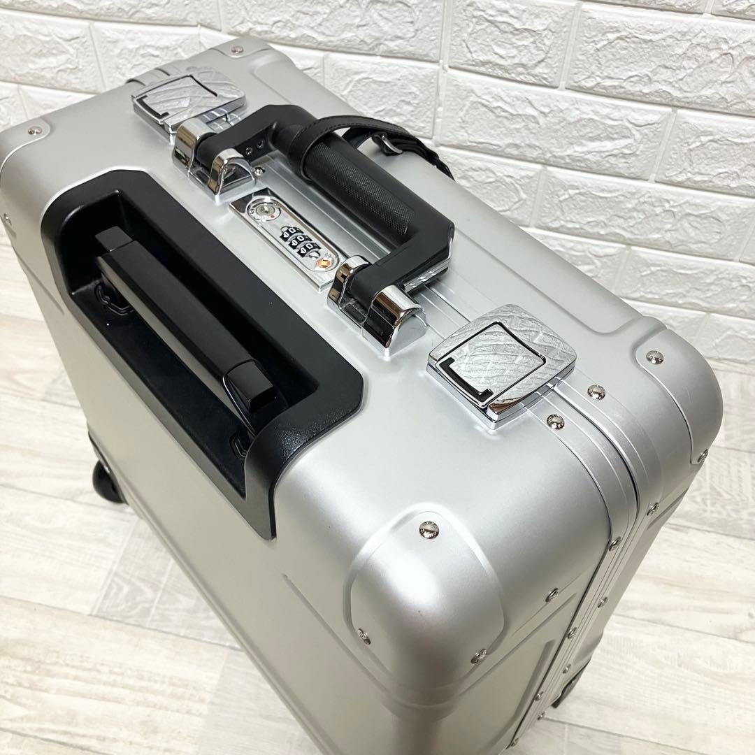 【廃盤品】美品！ビジネスマンに！ゼロハリバートン　アルミ製 キャリーケース　2輪