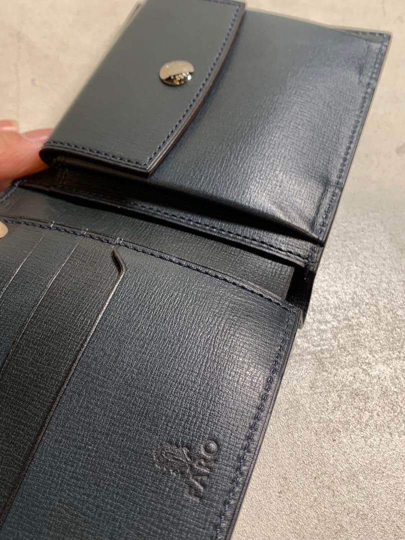 【新品未使用】FARO 二つ折り財布　ダークネイビー