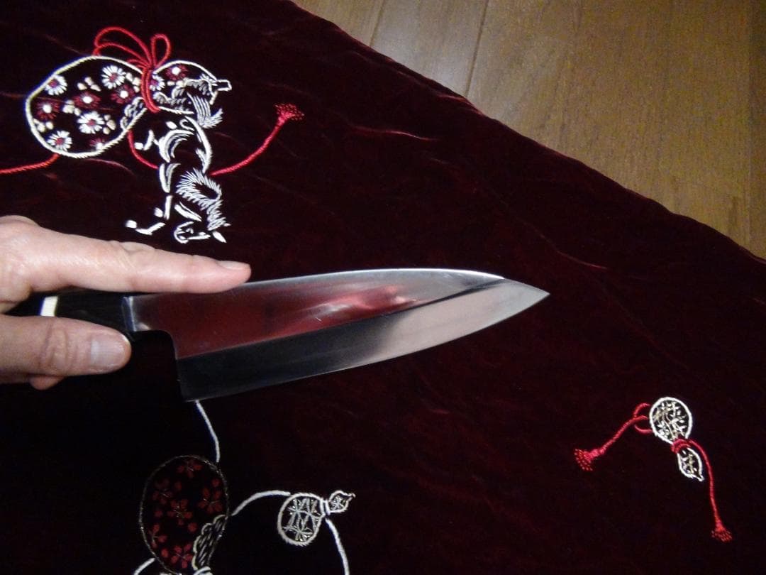 V金10号鏡面出刃包丁黒檀黒水牛八角柄刃長１８センチ新品。