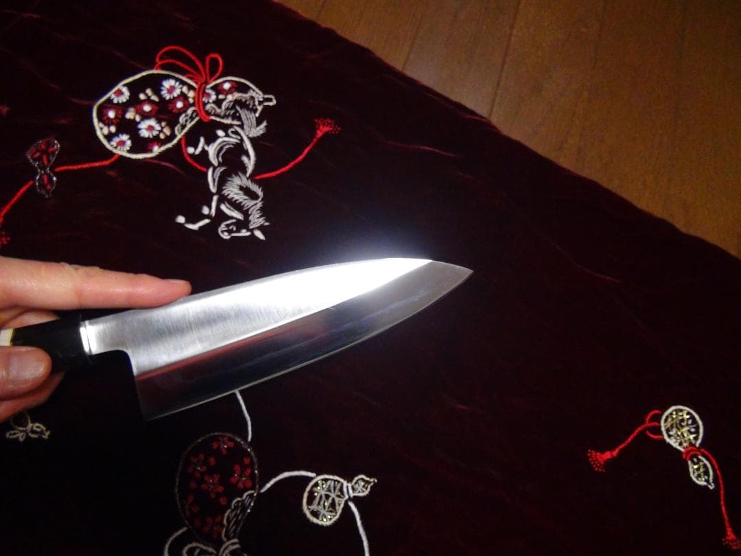 V金10号鏡面出刃包丁黒檀黒水牛八角柄刃長１８センチ新品。