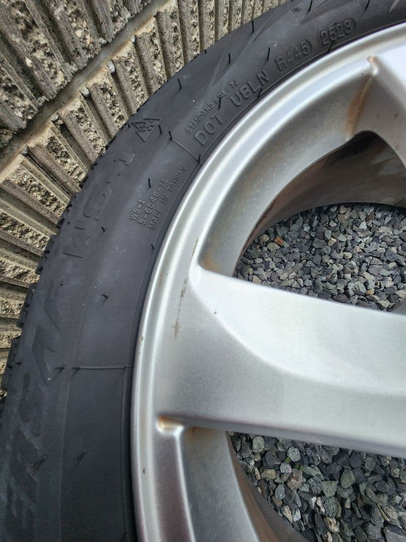 「まき」215/50R17 スタッドレスタイヤ ホイール付き