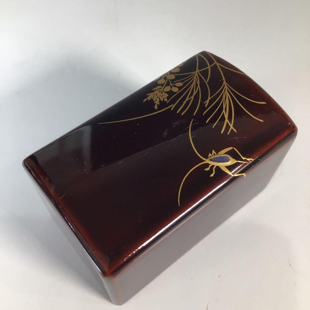 Ｎ１０００　香合　『道場宗廣作』『溜塗』『虫草蒔絵』『虫籠香合』　共箱　茶道具