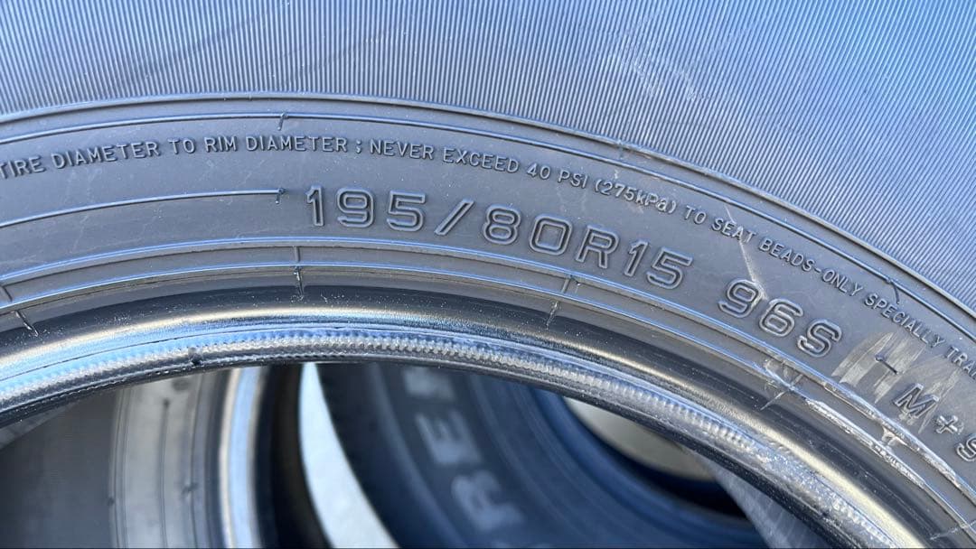 ダンロップ　GRANDTREK シエラ新車外し　195/80R15 4本セット