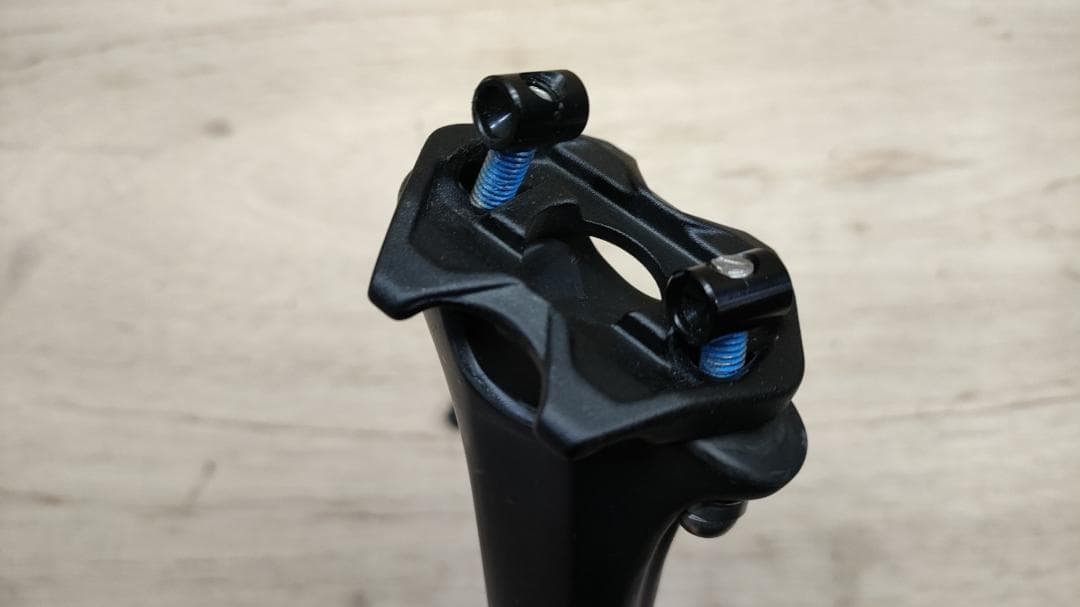 ■カーボンシートポスト　φ27.2■RE8　アルテグラグレード■