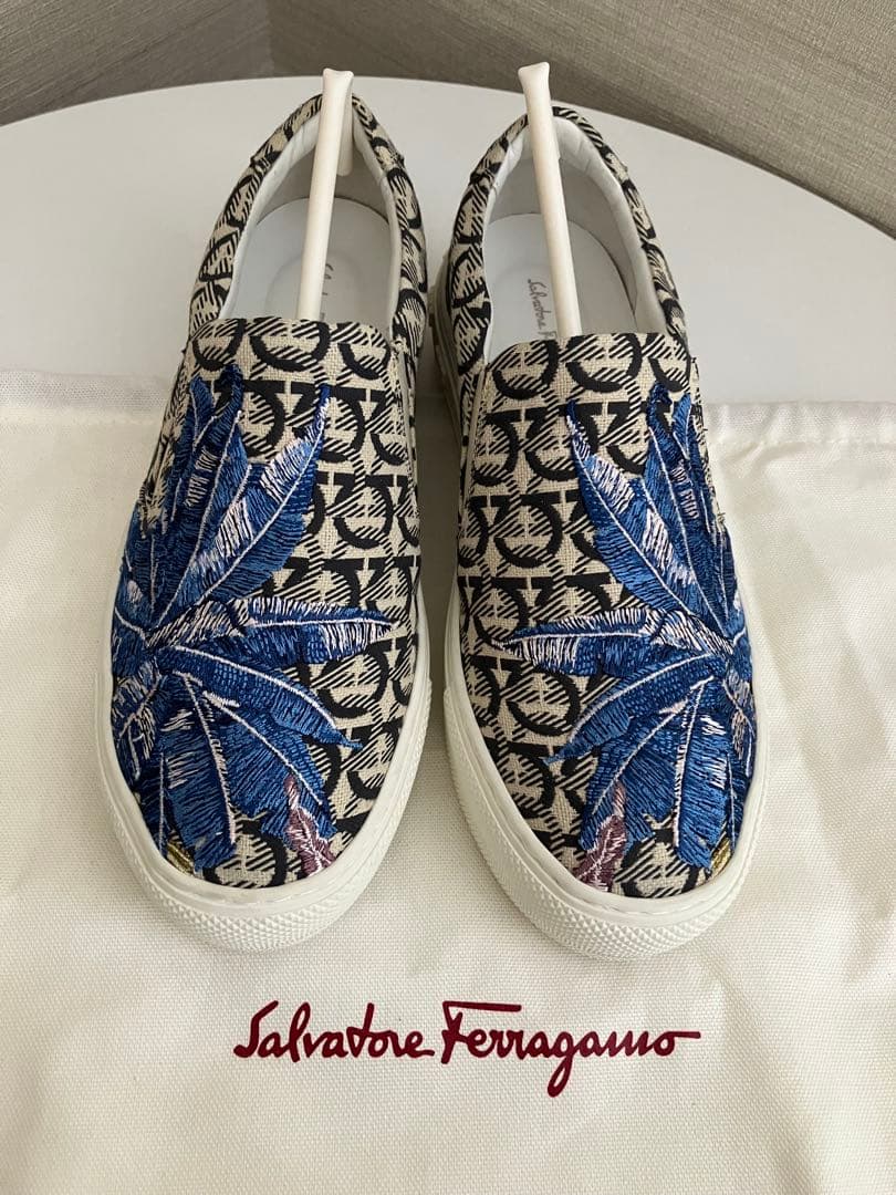 しいたけサルヴァトーレフェラガモ SalvatoreFerragamo