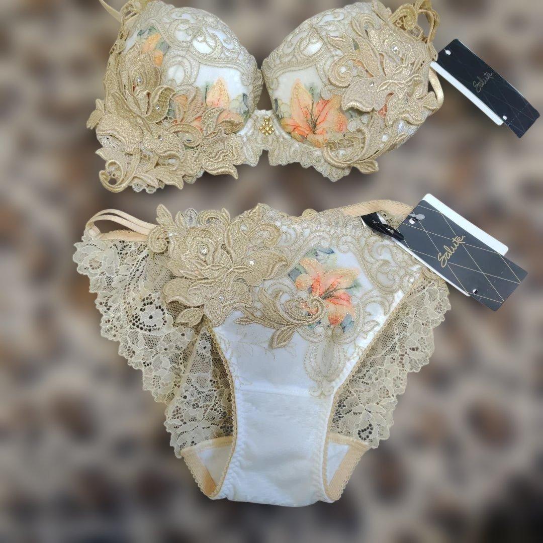 サルート　C65刺繍ビジュー付きブラジャーショーツセット