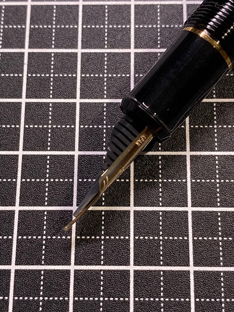 PLATINUM CENTURY #3776 廻り止め　招き猫　万年筆　字幅M