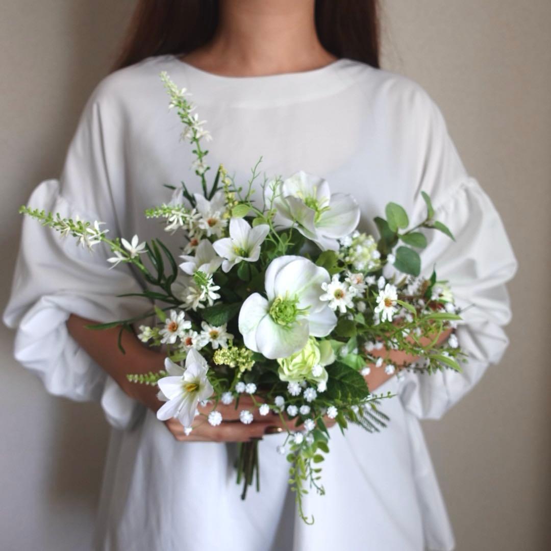 ホワイト×グリーンのナチュラルブーケ　ウェディングブーケ　結婚式　前撮り