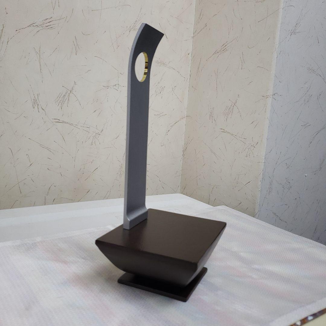 Ｂフライデー蔵出し特価モダン飾り台金属製２６cm　１３×１０cm　約2,5kg