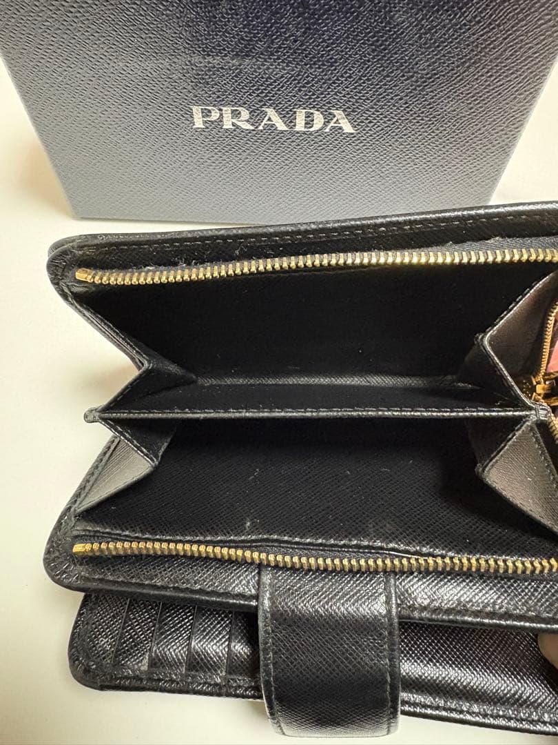PRADA ブラック 二つ折り財布　値引き可能