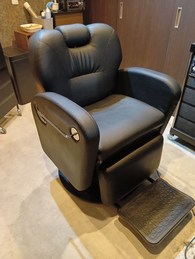 (●´ω｀●) ルティオ　理美容電動リクライニングバーバーチェア 黒