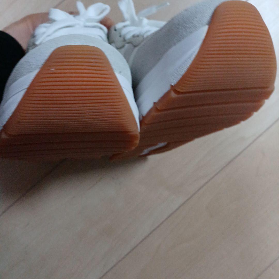 新品VOILE BLANCHE スタッズ付きスニーカー