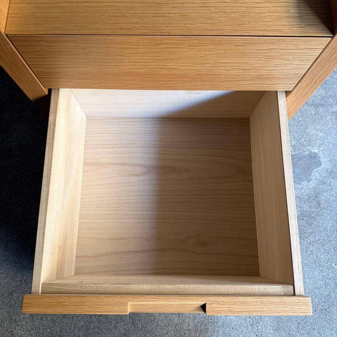 未使用品　SIMMONS シモンズ　ナイトテーブル