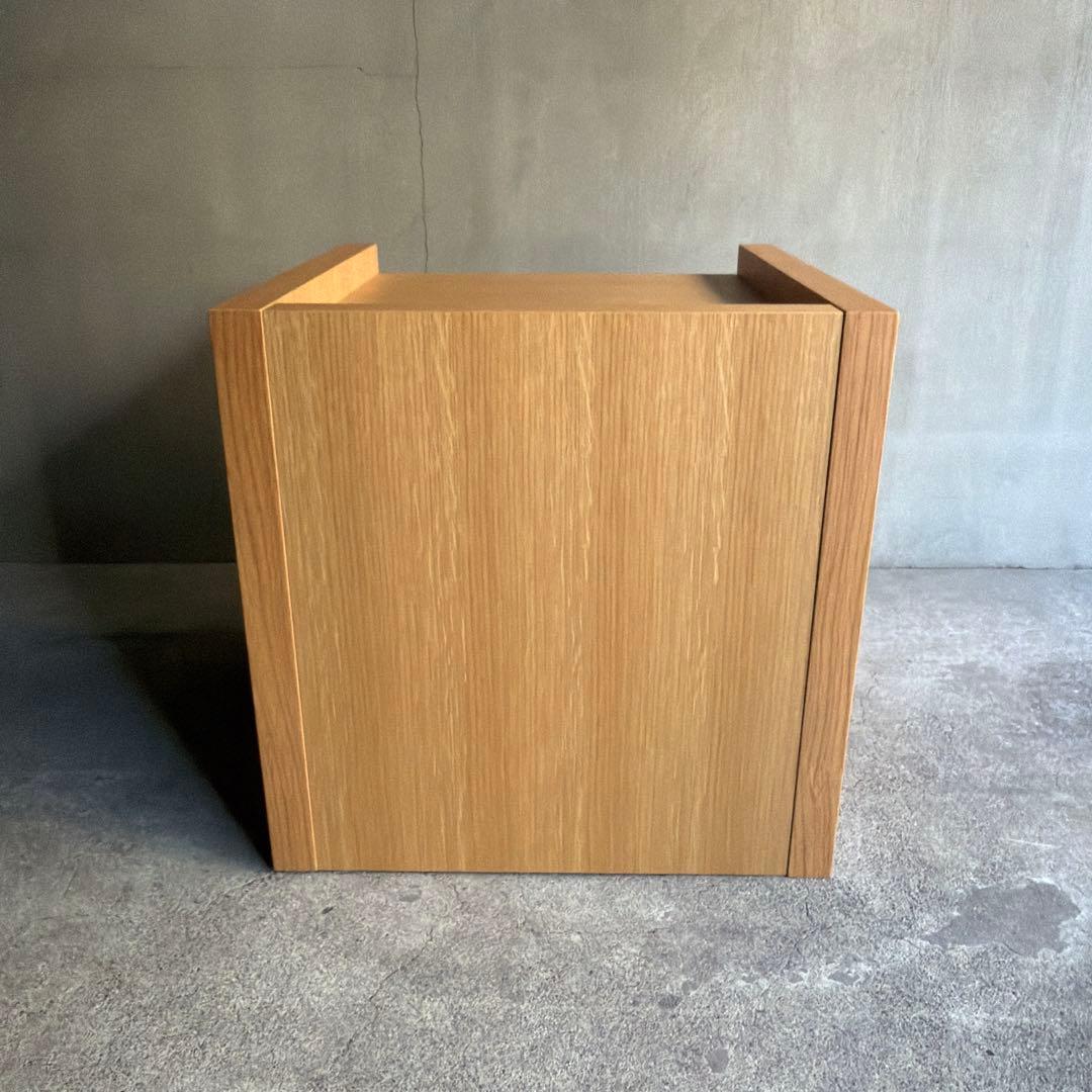 未使用品　SIMMONS シモンズ　ナイトテーブル