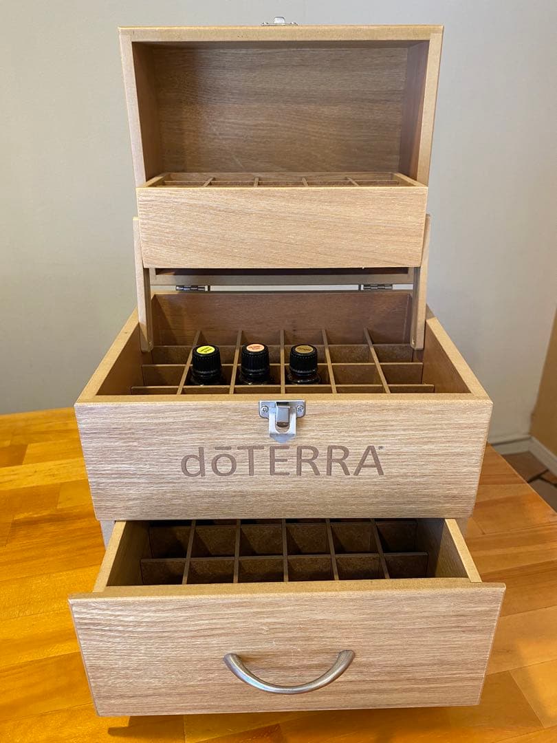 doTERRA エッセンシャルオイル収納ボックス 3段
