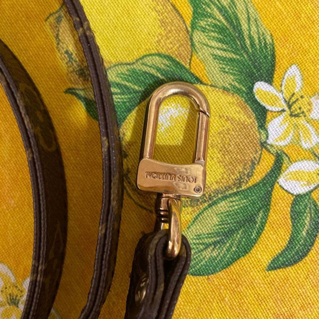 Louis Vuitton モノグラム ポーチ　ストラップ　アクセサリー値下げ