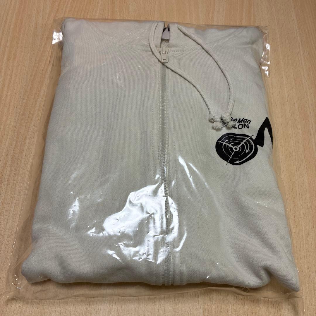 キーホルダー　レッド、オレンジ Man パーカー（XL）