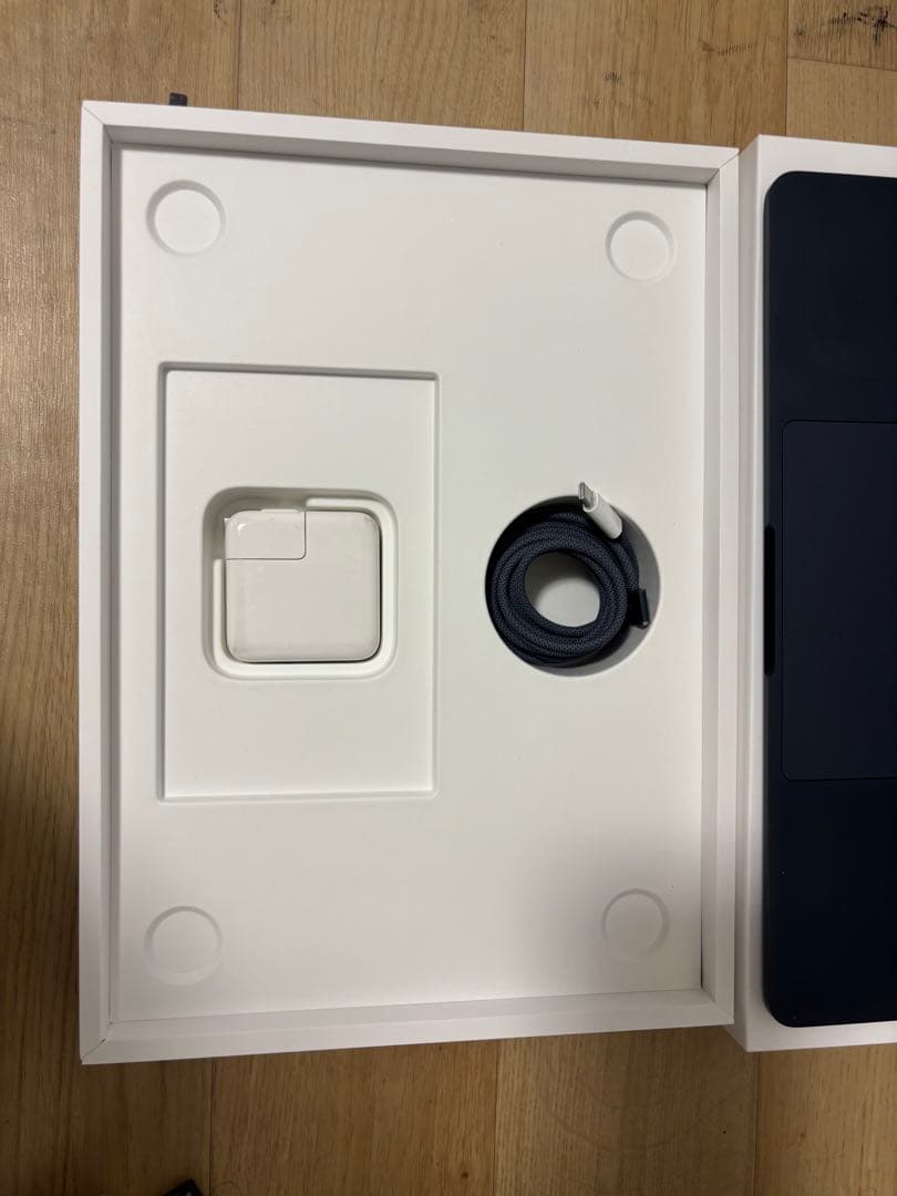 バッテリー新品同様 M2 Macbook Air 13インチ　A2681 256