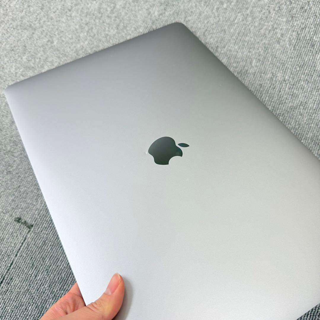 MacBook Pro 2017 15インチ 16GB / 256GB