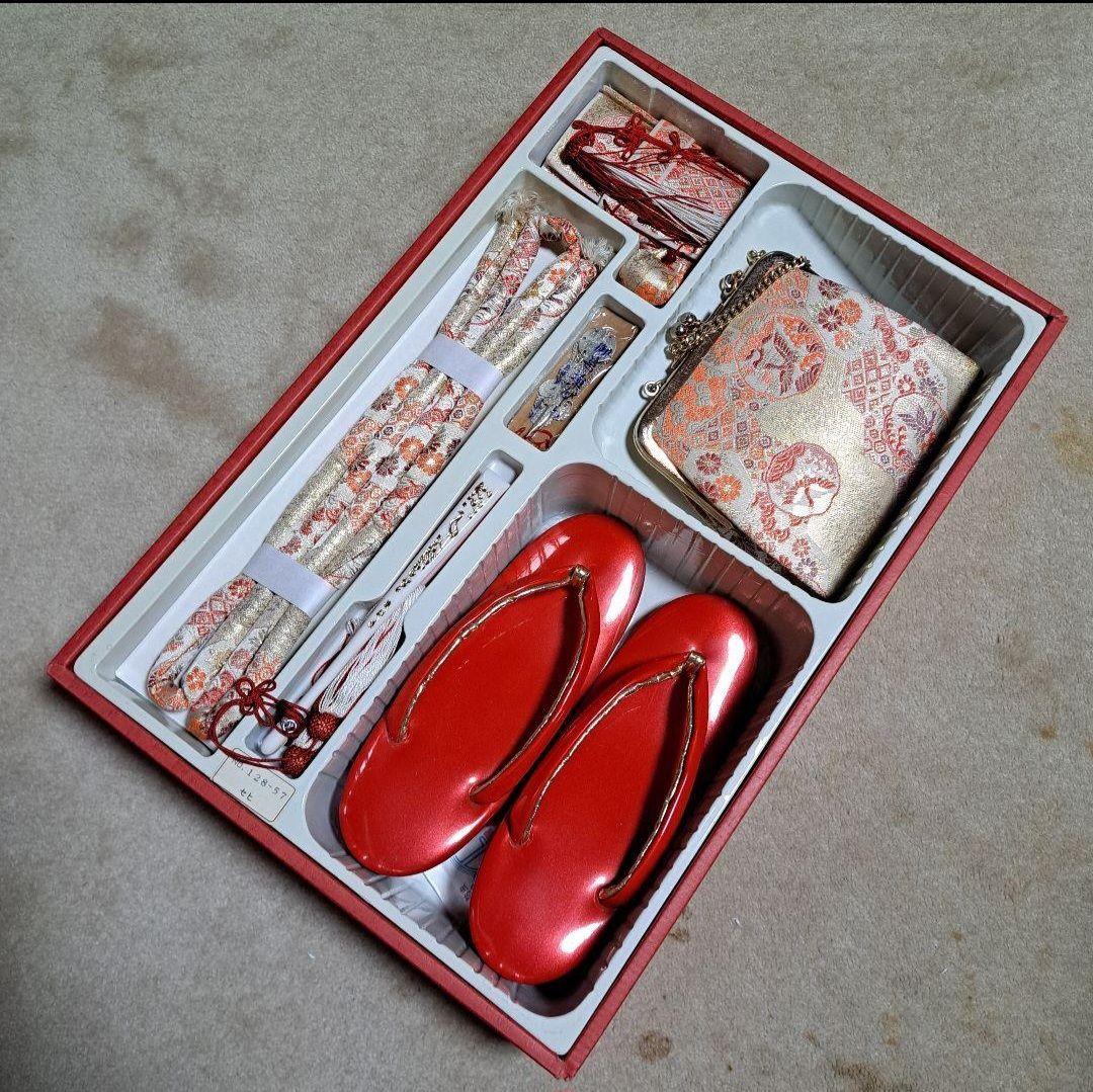 未使用に近い フルセット 七五三着物 七歳祝着(クリーム地金彩梅柄)